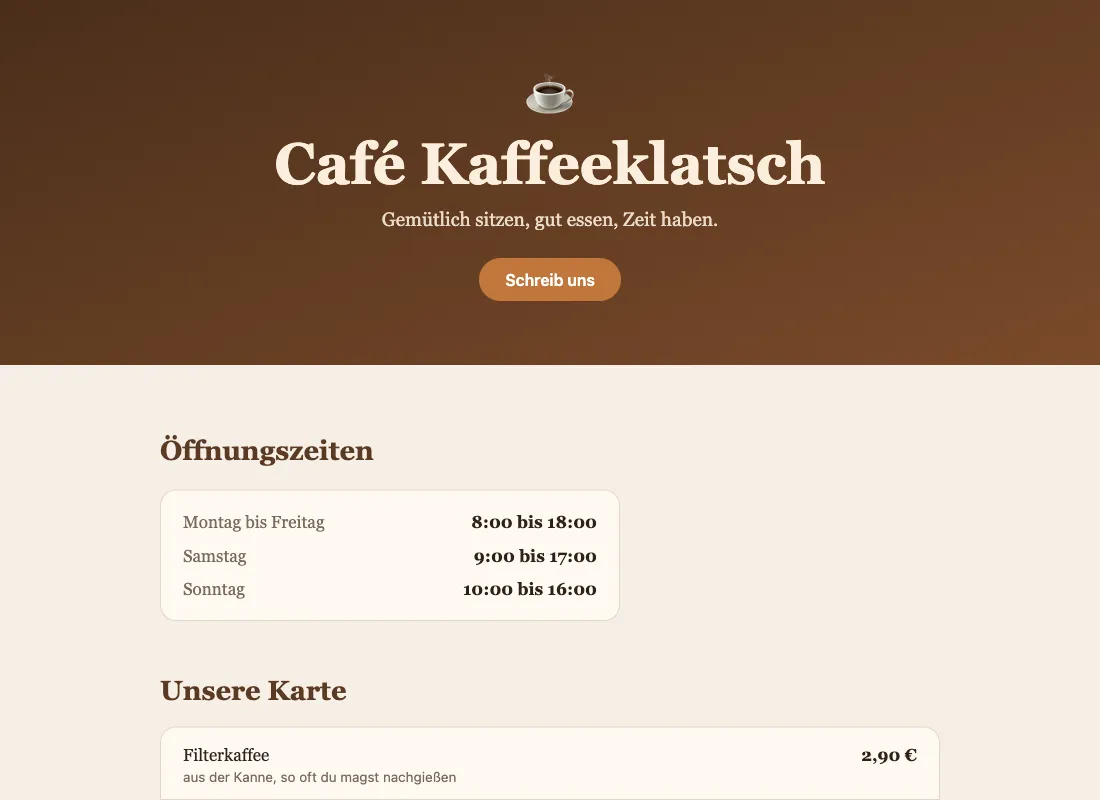 Die Café-Website Kaffeeklatsch mit braunem Kopfbereich, Name, Slogan und Öffnungszeiten